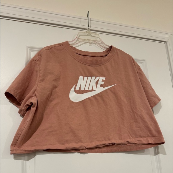 Nike Tops - Nike Cropped Tee